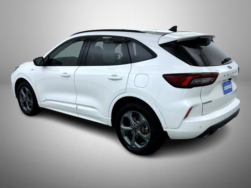 Used 2023 Ford Escape ST-Line w/ Tech Pack #1 AWD/4WD image 7