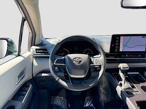 Used 2023 Toyota Sienna XLE w/ XLE Plus Package image 22