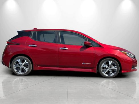 Used 2018 Nissan Leaf SV w/ SV Technology Package FWD image 8