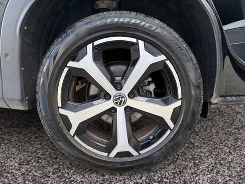 Used 2025 Volkswagen Tiguan SE image 14