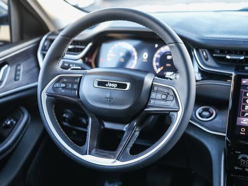 Used 2023 Jeep Grand Cherokee Limited w/ Luxury Tech Group II image 14