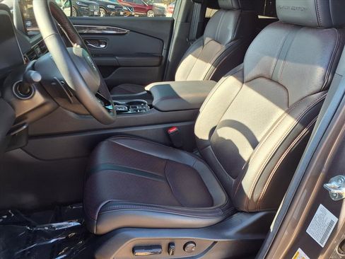 Used 2025 Honda Pilot Black Edition image 23