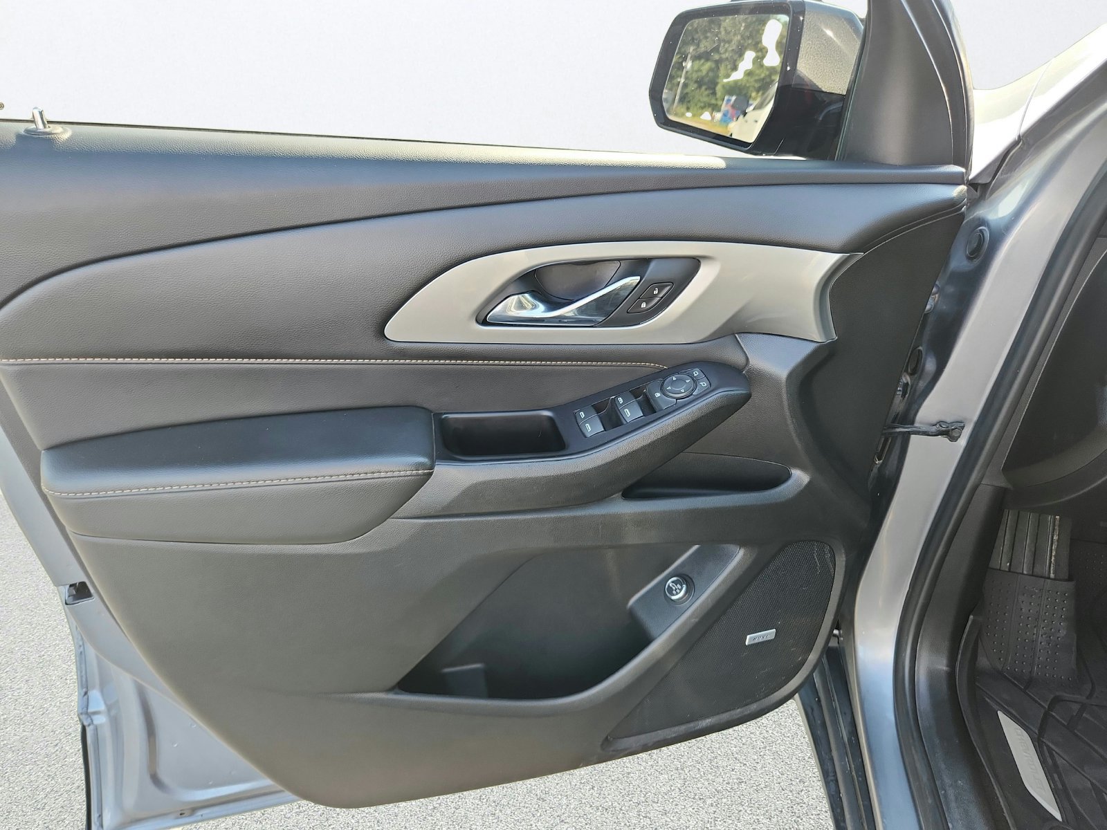 Used 2020 Chevrolet Traverse RS w/ LPO, Floor Liner Package AWD/4WD image 23