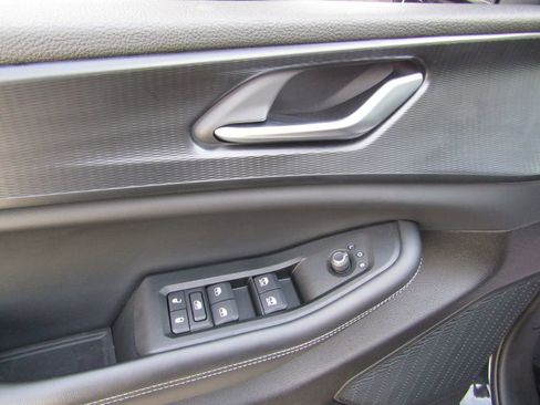 Used 2024 Jeep Grand Cherokee L Altitude image 23