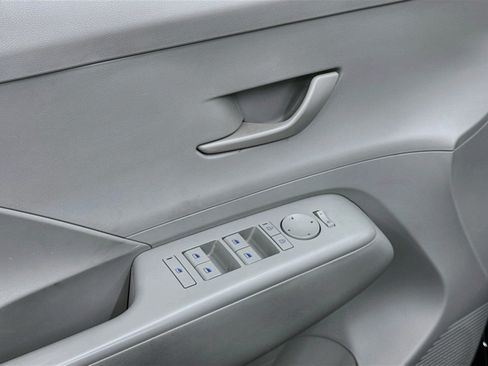 Used 2025 Hyundai Kona SEL FWD image 15
