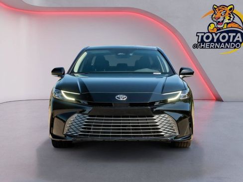 Used 2026 Toyota Camry XLE FWD image 2