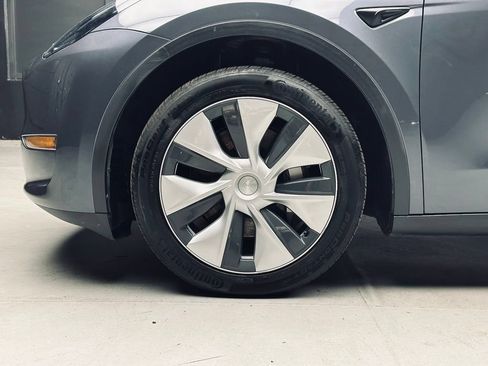 Used 2023 Tesla Model Y Long Range AWD/4WD image 36