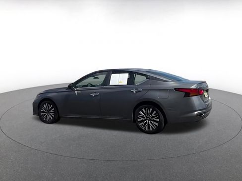 Used 2025 Nissan Altima 2.5 SV FWD image 12