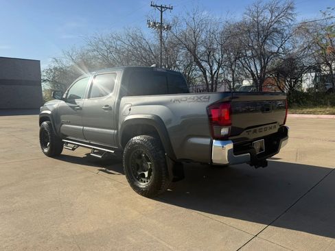 Used 2018 Toyota Tacoma TRD Off-Road image 4