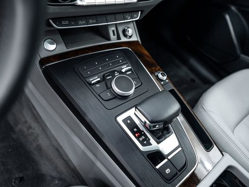 Used 2020 Audi Q5 2.0T Premium w/ Convenience Package image 11