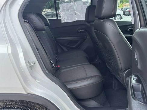 Used 2019 Chevrolet Trax LT w/ LT Convenience Package AWD/4WD image 14
