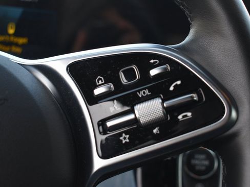 Used 2022 Mercedes-Benz GLA 250 4MATIC image 17