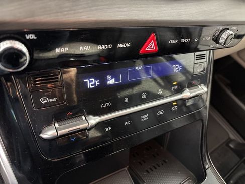 Used 2022 Kia Carnival EX image 35