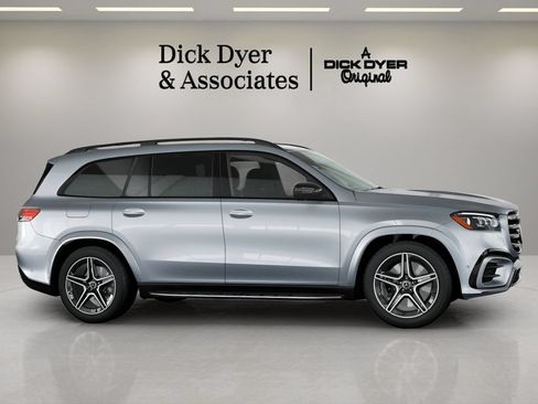 Used 2025 Mercedes-Benz GLS 450 4MATIC image 4