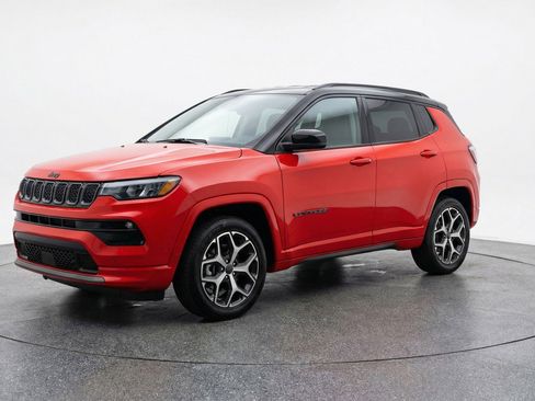 Used 2025 Jeep Compass Limited image 3