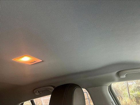 Used 2022 Chevrolet Trax LT w/ LT Convenience Package image 22