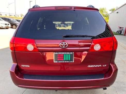 Used 2009 Toyota Sienna LE FWD image 4