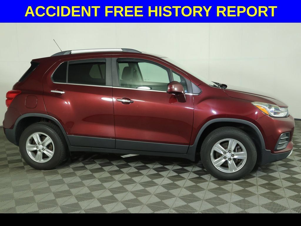 Used 2017 Chevrolet Trax LT w/ LT Convenience Package AWD/4WD image 2