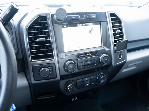 Used 2019 Ford F150 XLT image 3