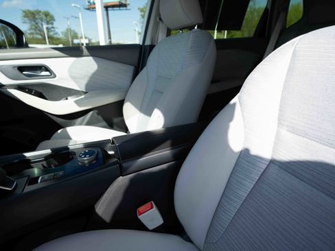 Used 2023 Nissan Rogue SV AWD/4WD image 10