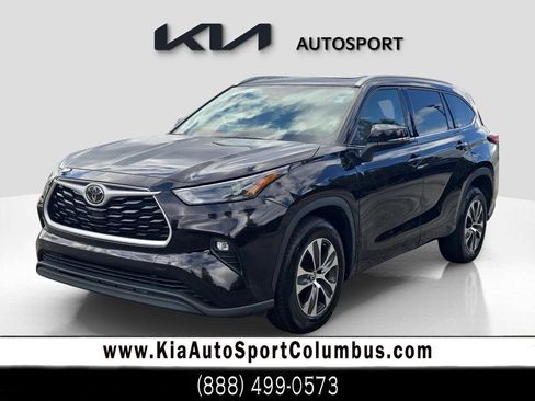 Used 2022 Toyota Highlander XLE image 1