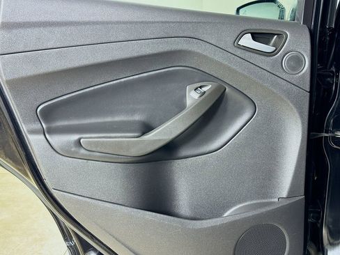 Used 2019 Ford Escape Titanium image 19