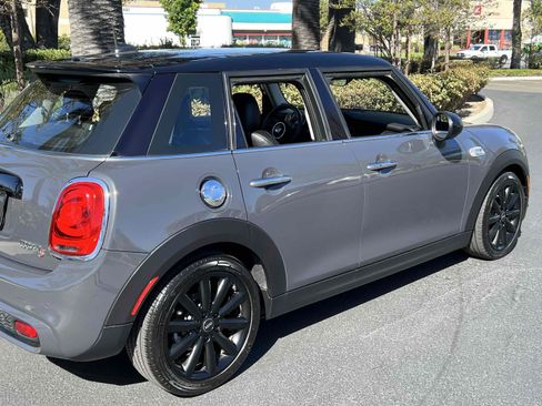 Used 2018 MINI Cooper S FWD image 37