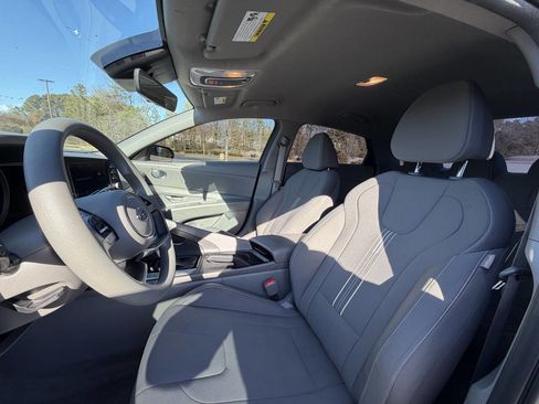 Used 2023 Hyundai Elantra SEL w/ Preferred Accessory Package image 23