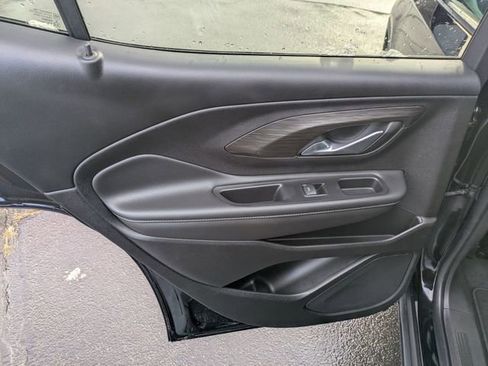 Used 2023 GMC Terrain SLE w/ Driver Convenience Package image 28