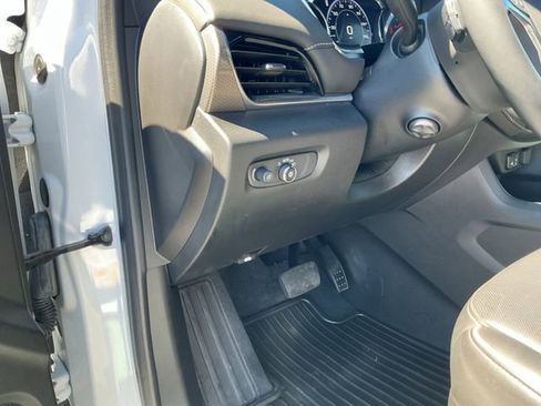 Used 2023 Chevrolet Traverse Premier image 30