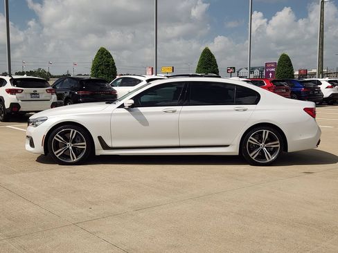 Used 2019 BMW 750i w/ M Sport Package RWD image 4