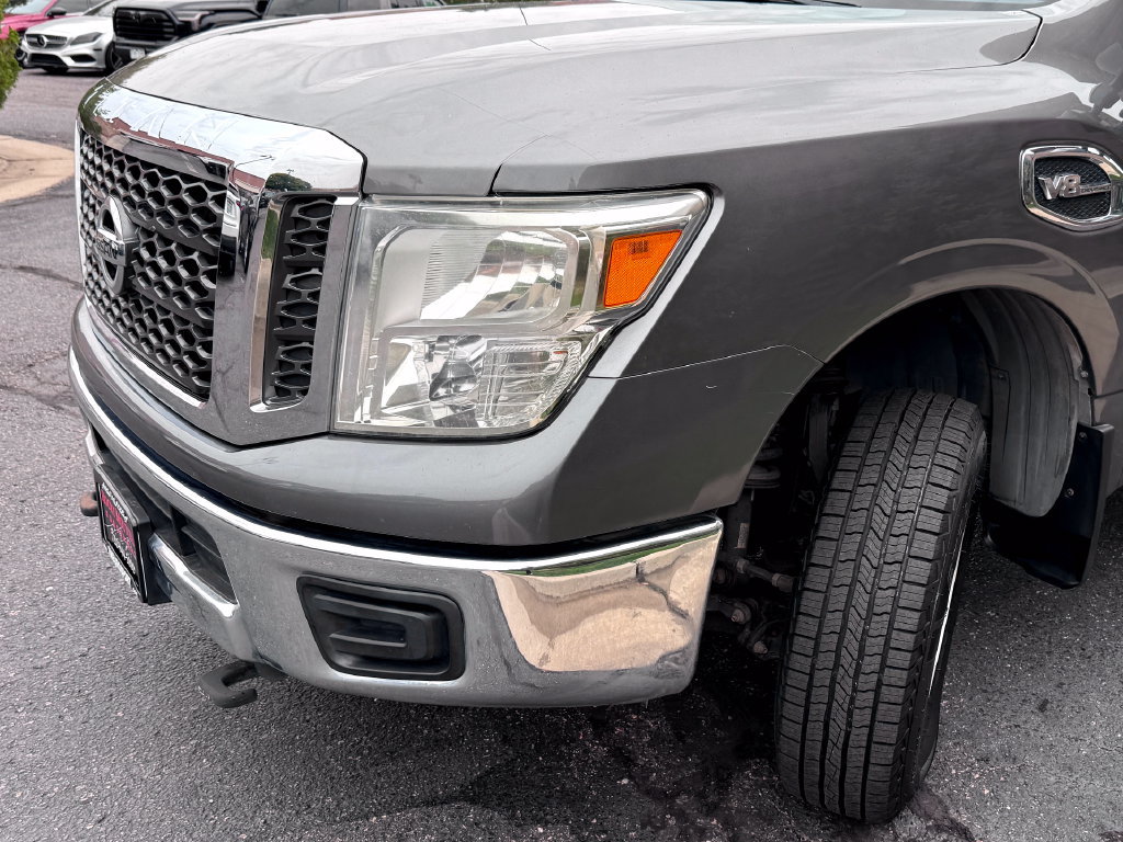 Used 2017 Nissan Titan SV RWD image 5