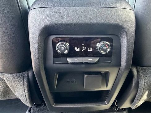 New 2026 Chevrolet Traverse LT w/ Driver Confidence Package AWD/4WD image 31