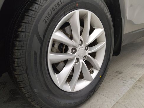 Used 2017 Kia Sorento LX w/ LX Convenience Package image 31