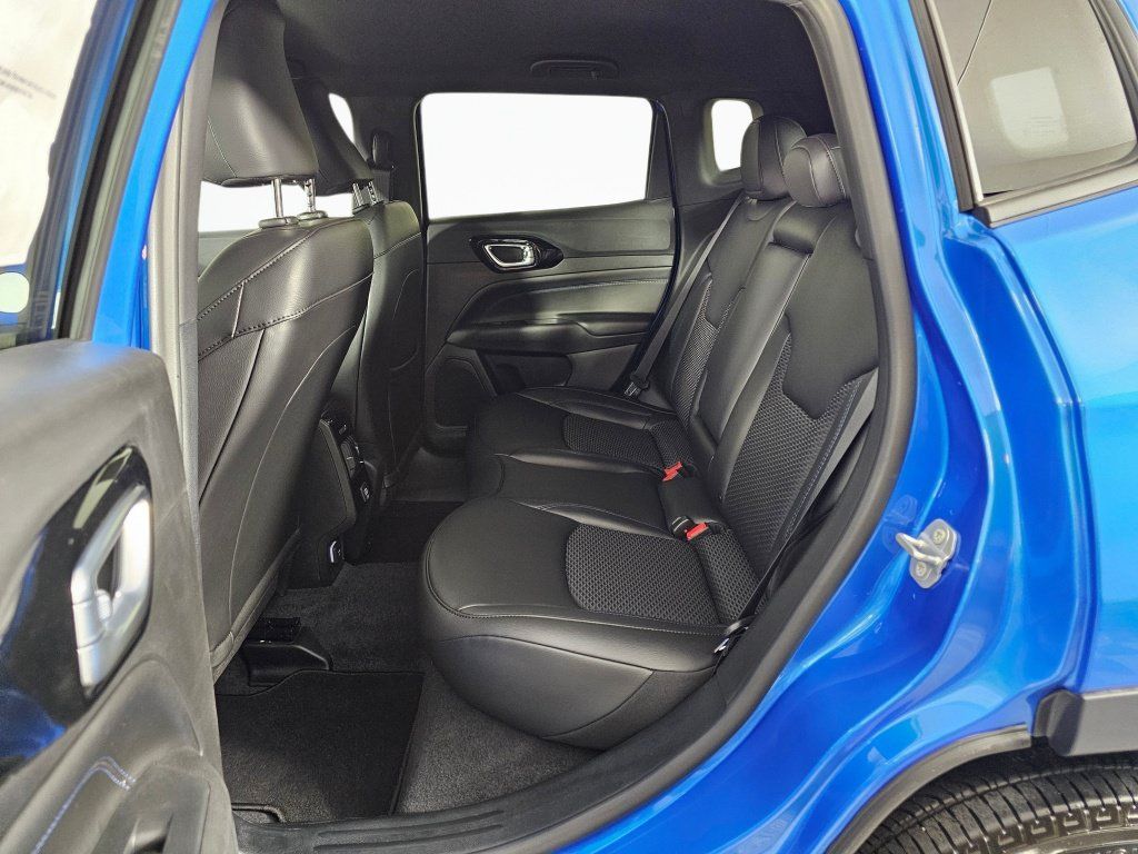 New 2026 Jeep Compass Latitude AWD/4WD image 33