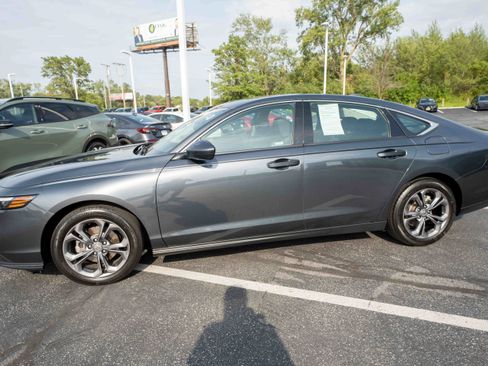 Used 2023 Honda Accord EX image 3