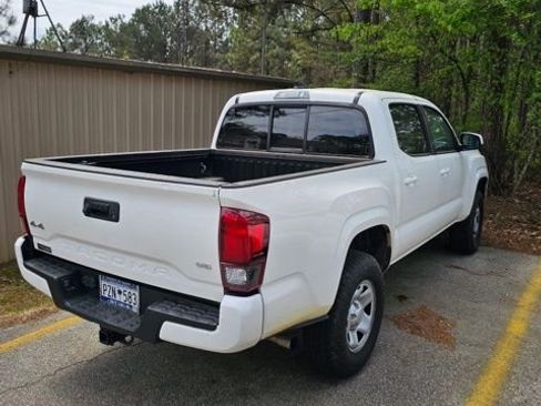Used 2020 Toyota Tacoma SR image 2