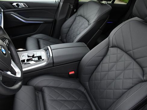 Used 2026 BMW X5 xDrive40i w/ Climate Comfort Package image 9