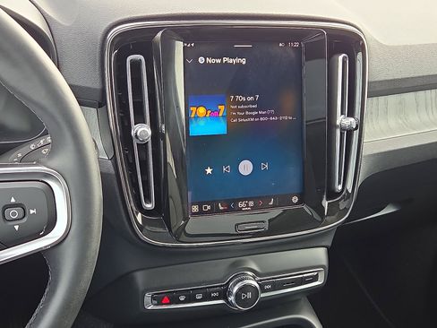 Used 2025 Volvo XC40 B5 Plus image 16