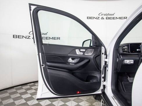 Used 2021 Mercedes-Benz GLS 450 4MATIC image 32