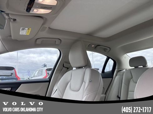 Certified 2025 Volvo S60 B5 Core image 12