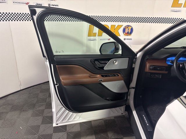 Used 2020 Lincoln Aviator Reserve w/ Equipment Group 202A AWD/4WD image 10