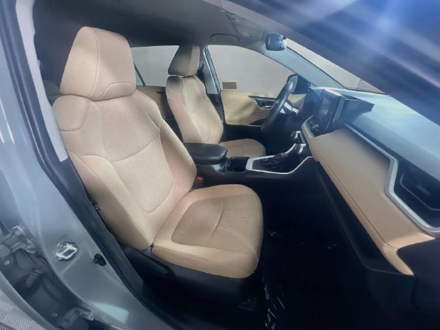 Used 2022 Toyota RAV4 XLE AWD/4WD image 30