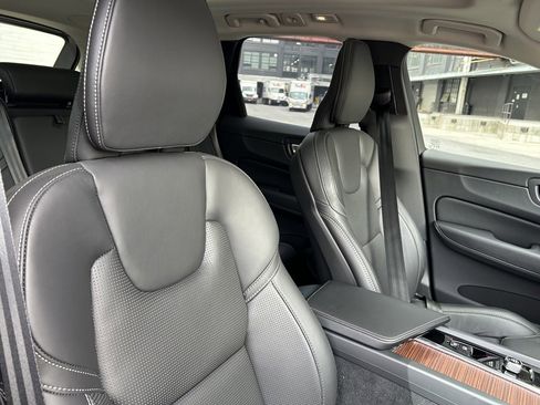 Certified 2024 Volvo XC60 T8 Ultimate w/ Protection Package Premier image 24