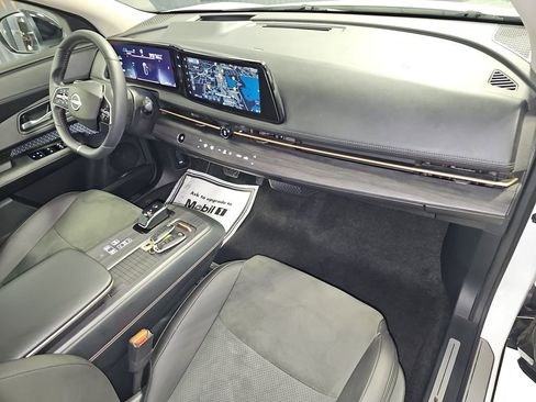 Used 2023 Nissan Ariya AWD image 15