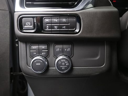 Used 2025 GMC Yukon Denali image 30