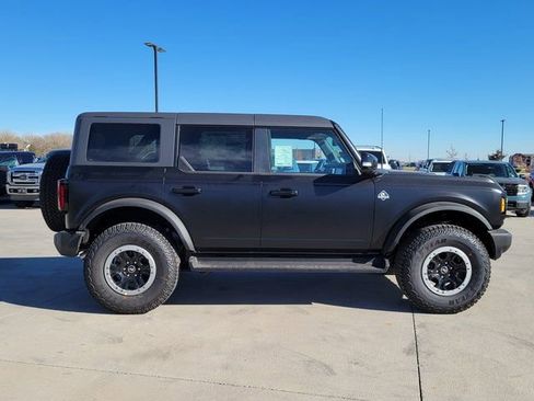 New 2025 Ford Bronco Outer Banks w/ Sasquatch Package image 2