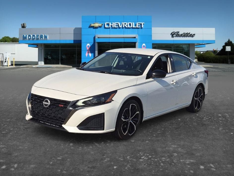 Used 2025 Nissan Altima 2.5 SR FWD image 1