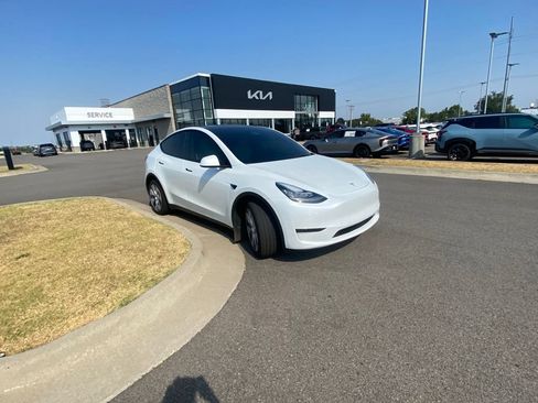 Used 2023 Tesla Model Y Long Range AWD/4WD image 7