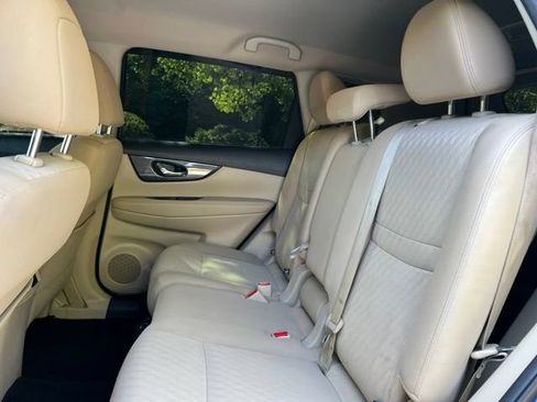 Used 2018 Nissan Rogue SV AWD/4WD image 17